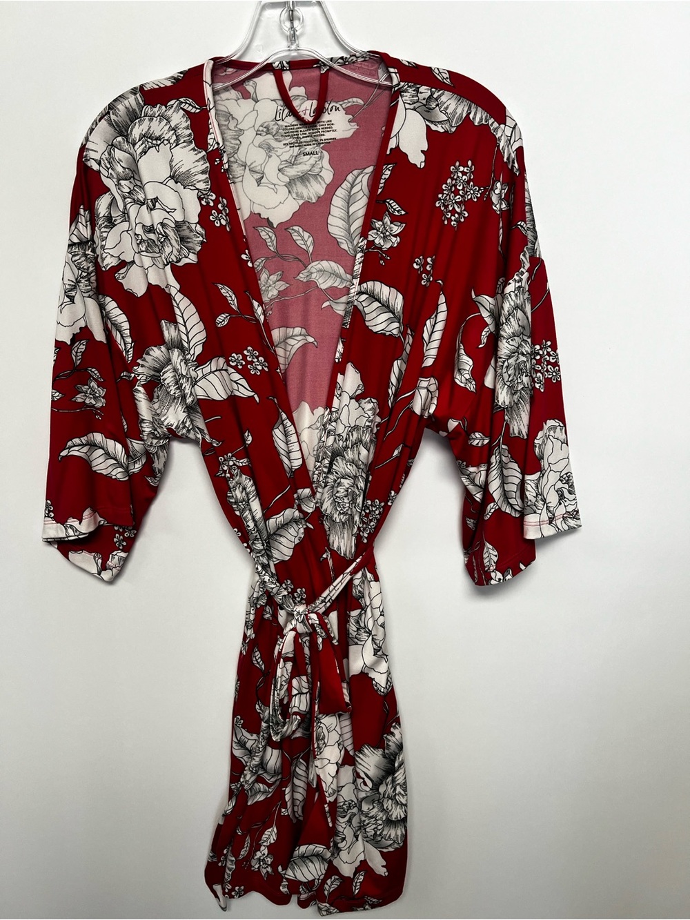 LILAC & LONDON FLORAL PRINT KIMONO ROBE 
CRANBERRY/WHITE DESIGN. SIZE SMALL